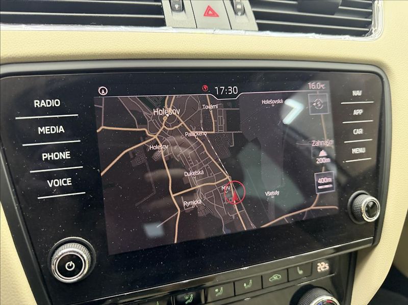 Škoda Octavia 1,6 TDi,Navi,digiklima,vyhř.se - fotka 23 z 33