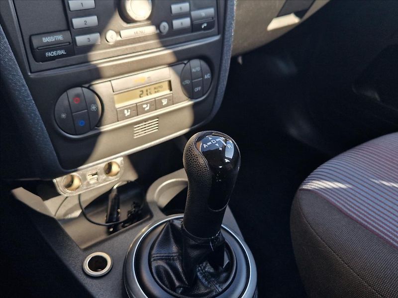 Ford Fusion 1,4 i SENZORY AUTAC PO SERVISU - fotka 27 z 35