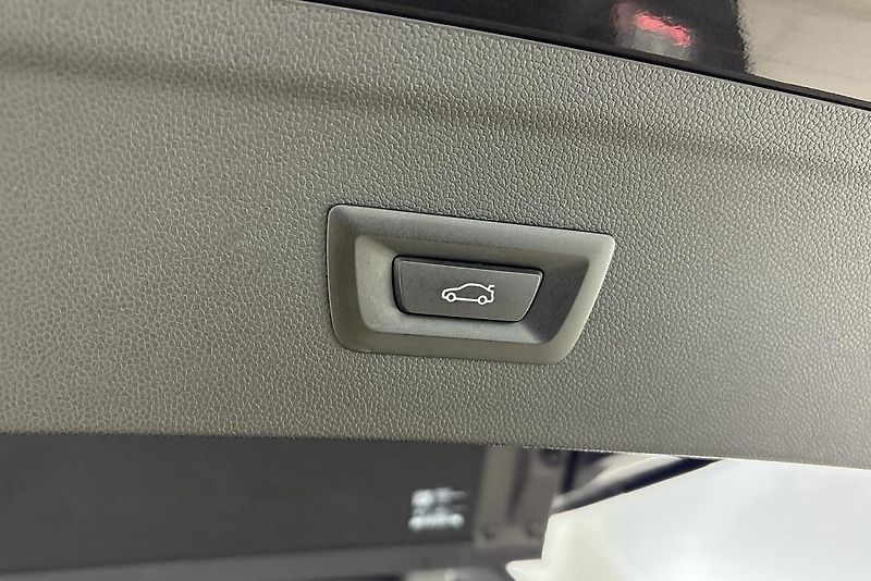 BMW iX xDrive40 - fotka 11 z 27