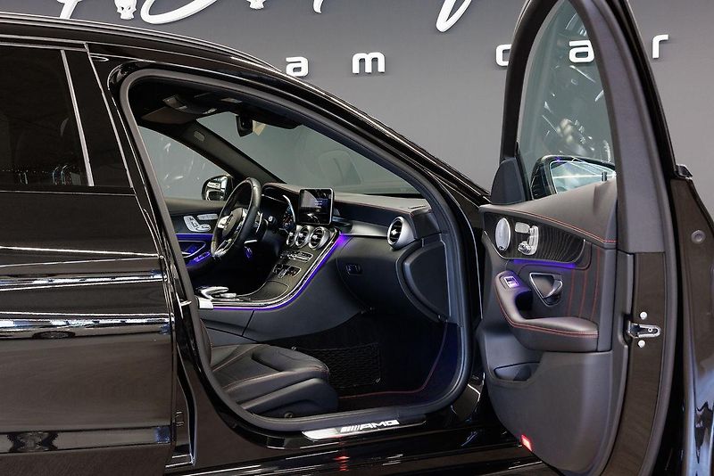 Mercedes-Benz Třídy C (2019) C43 AMG T V6 Biturbo - fotka 29 z 43