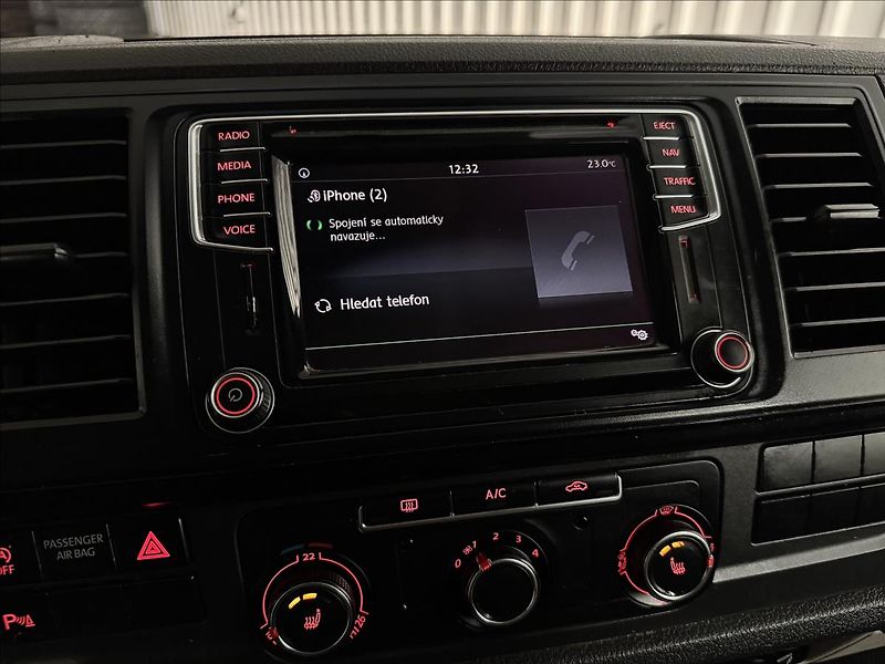 Volkswagen Transporter 2.0TDI 110kW KOMBI 8MÍST LONG - fotka 22 z 37