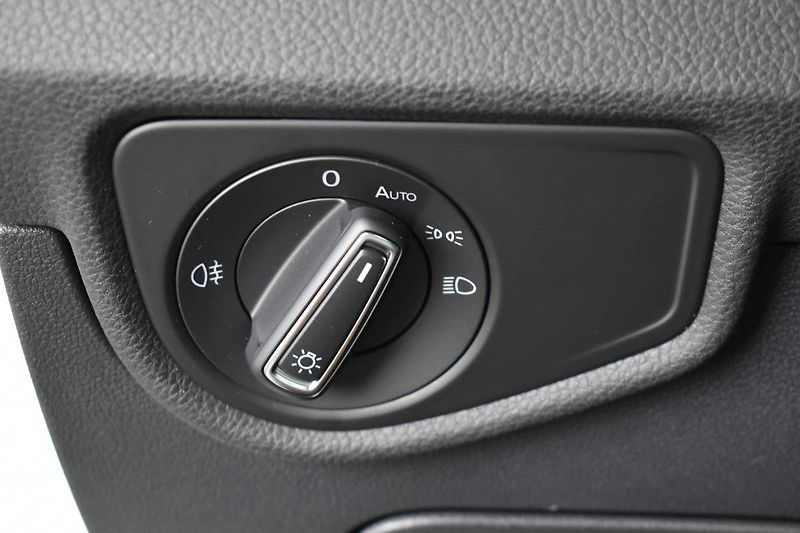 Volkswagen Touran (2022) 1.5TSI 110kW DSG, LED - fotka 12 z 23