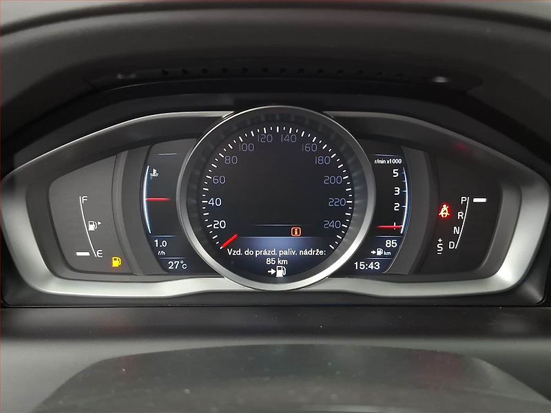 Volvo XC60 (2016) D3, Automat, Kůže, Navi - fotka 11 z 19