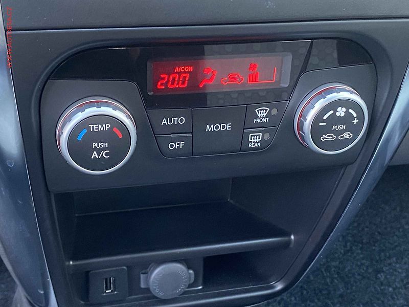 Suzuki SX4 (2013) 1.6 VVT, Style, navi, +kola - fotka 14 z 16