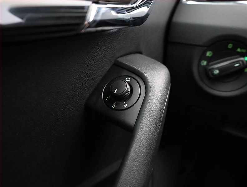 Škoda Octavia (2017) 2.0 TDI, Serv.kniha, Navi - fotka 17 z 20