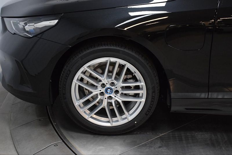 BMW Řada 5 530e xDrive Touring Tažné - fotka 8 z 19