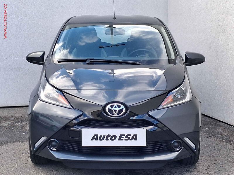 Toyota Aygo (2015) 1.0i, AC, tempo - fotka 2 z 16