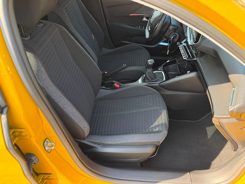 Peugeot 208 Active 1.2PT 75 MAN5 - fotka 9 z 27