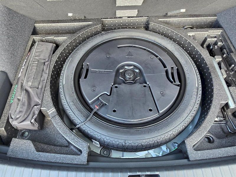 Škoda Karoq (2026) SPORTLINE 4X4 TDI 2.0/110KW A7 - fotka 29 z 35