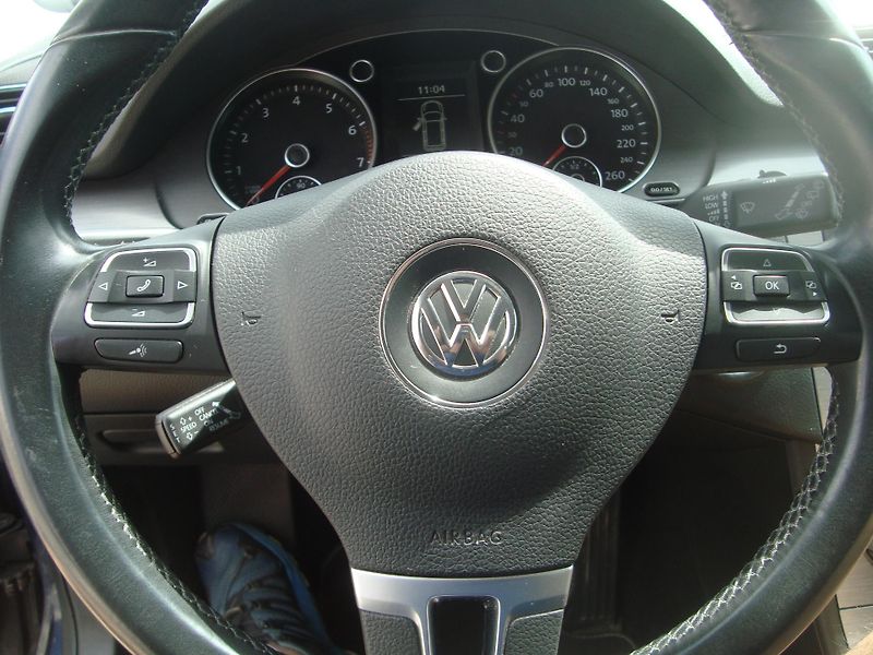 Volkswagen Passat (2013) 2,0 TSi - fotka 17 z 18