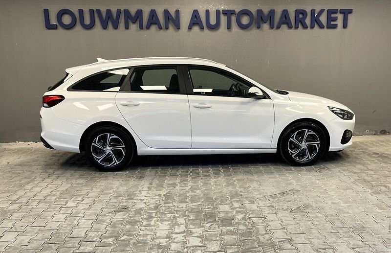 Hyundai i30 FAMILY COMFORT - fotka 15 z 15