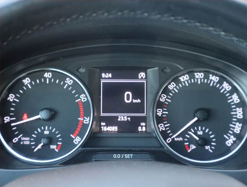 Škoda Rapid (2016) Spaceback 1.2 TSI, Tempomat - fotka 10 z 16