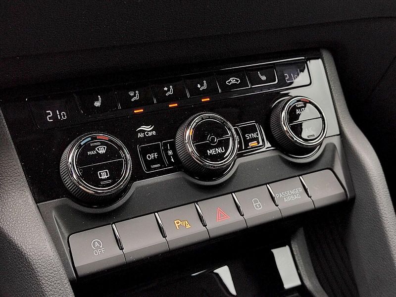 Škoda Karoq (2023) Style Plus 2,0 Tdi 110 Kw 4x4 - fotka 21 z 36