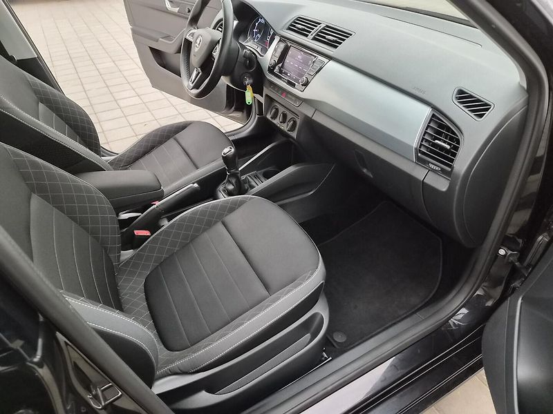 Škoda Fabia 1,0 TSI Ambition Plus - fotka 18 z 21