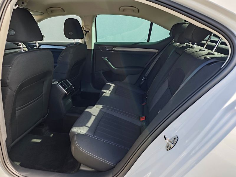 Škoda Superb iV 1.4 TSi Style Plug-in 160kW - fotka 14 z 50