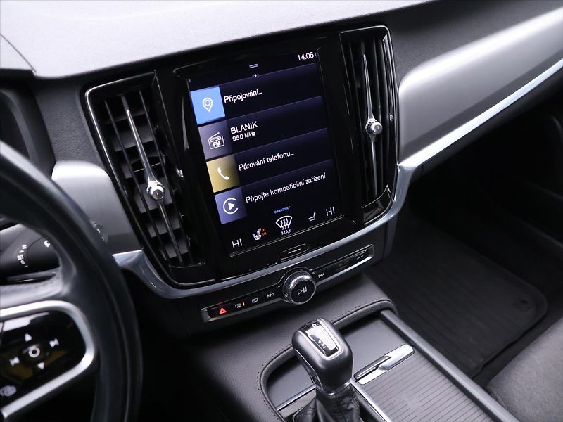 Volvo V90 2,0 D4 140kW Aut. AWD Momentum - fotka 19 z 30