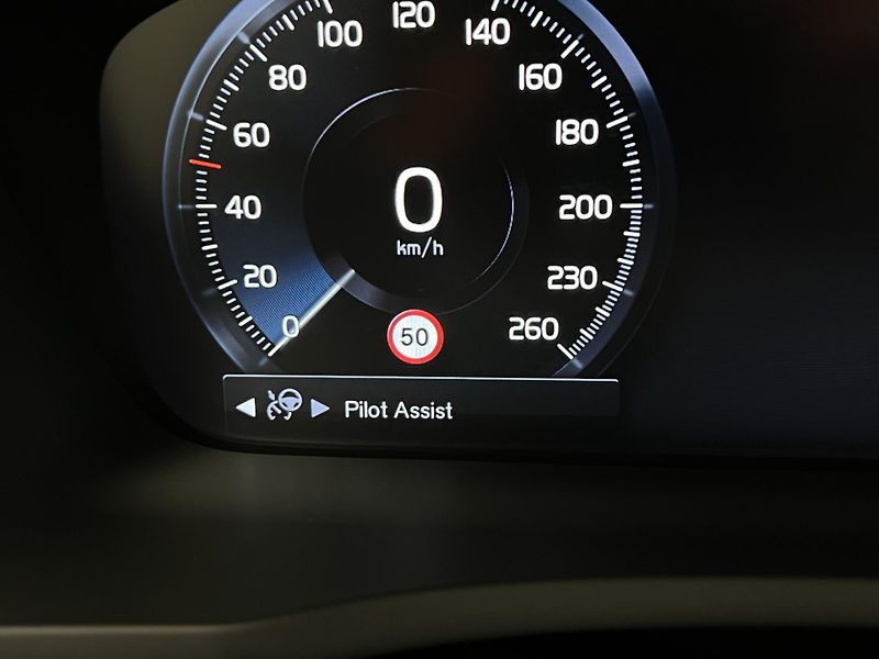 Volvo XC90 B5 AWD MOMENTUM PRO AUT - fotka 23 z 40