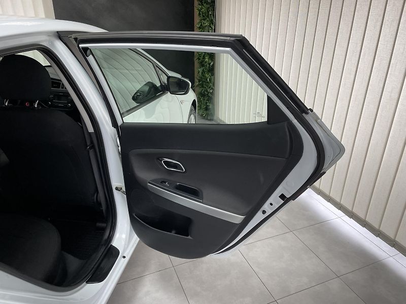 Kia Ceed 1.4 i ČR 1.MAJ.REZERVACE  - fotka 15 z 24