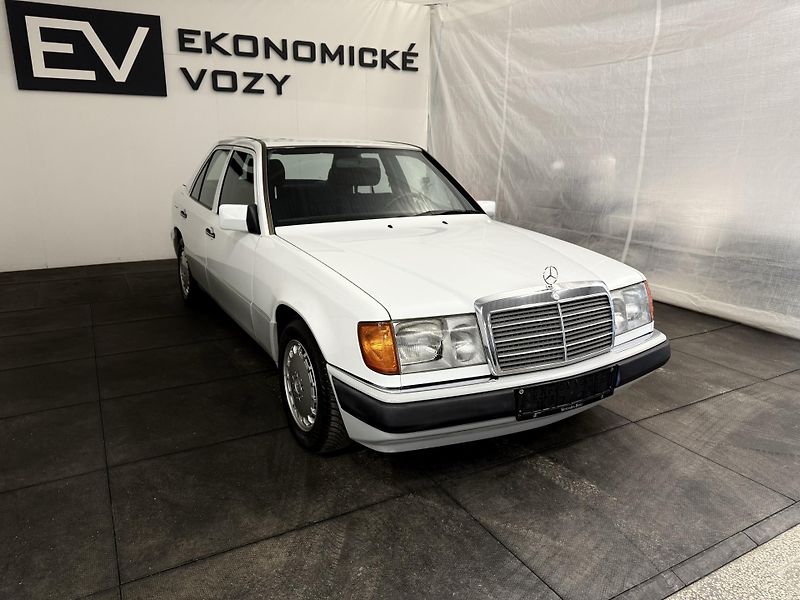 Mercedes-Benz Třídy E (1991) 2.3 , AT ,SERVIS DOLOŽEN! - fotka 1 z 34
