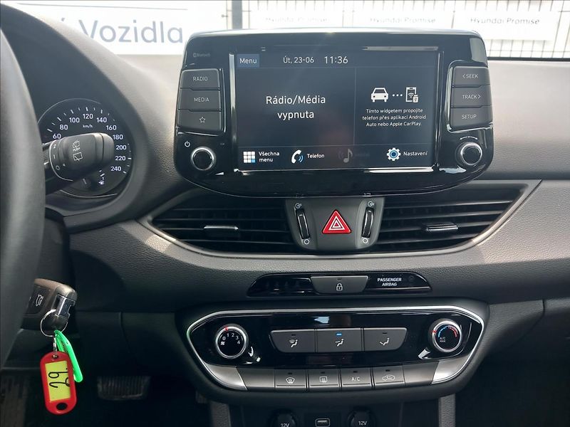 Hyundai i30 1,0 T-GDI COMFORT DCT - fotka 10 z 21