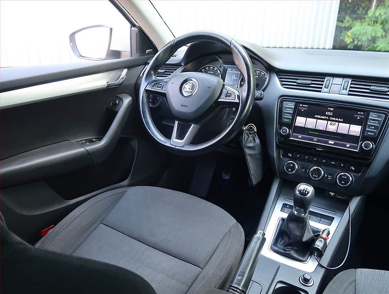 Škoda Octavia (2013) 2.0 TDI, Tempomat - fotka 7 z 20