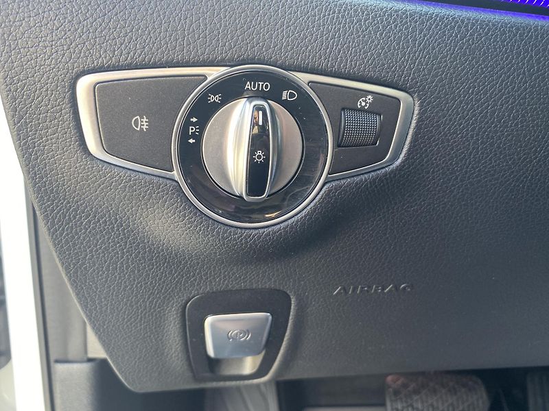 Mercedes-Benz Třídy E E 220d 4M AVANTGARDE - fotka 22 z 26