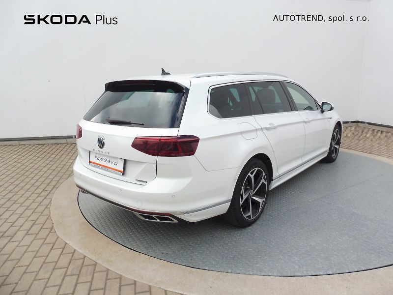 Volkswagen Passat (2022) Elegance 2,0 TDI 147kW DSG 4MO - fotka 2 z 30
