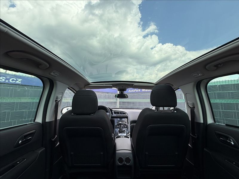 Peugeot 3008 1.6 HDi Head-Up - fotka 12 z 18