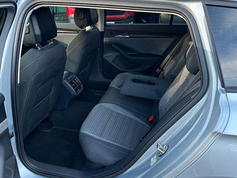 Škoda Superb Combi Selection 4x4 2.0 TDI 14 - fotka 13 z 17