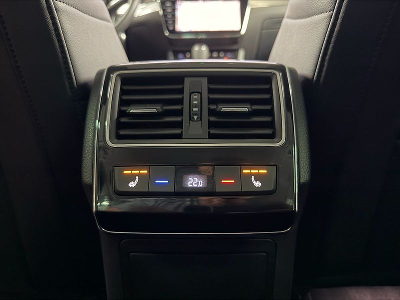 Škoda Superb 2.0 TDI DSG STYLE PLUS, DCC, A - fotka 29 z 33