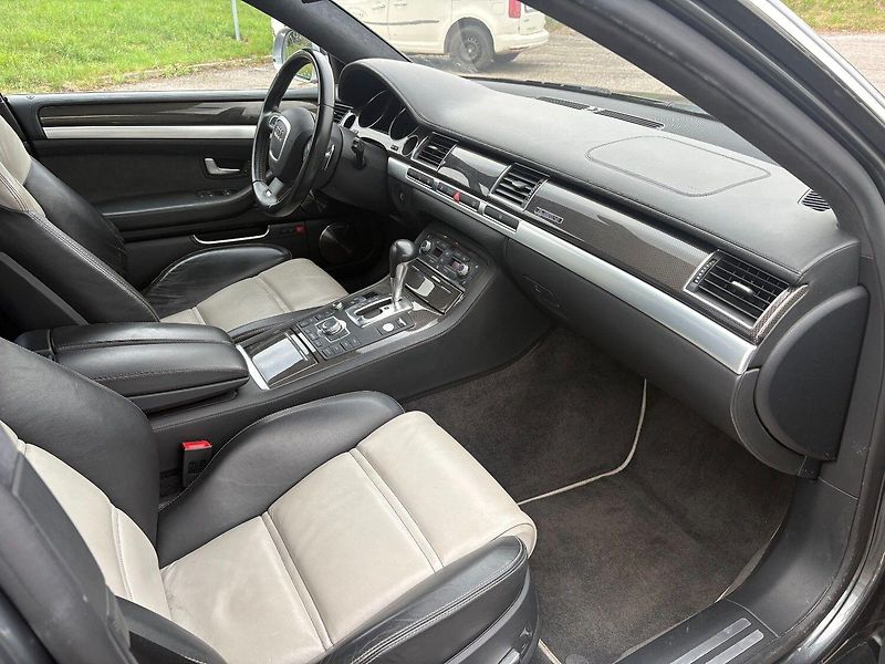 Audi S8 (2008) Audi S8, 5.2V10 331kW - fotka 13 z 21