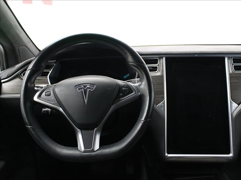 Tesla Model X 0,0 DUAL 90kWh 386KW TOP STAV - fotka 18 z 39