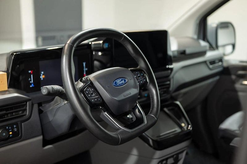 Ford Tourneo Custom 2.0 EcoBlue 125 kW 4x4 - fotka 14 z 48