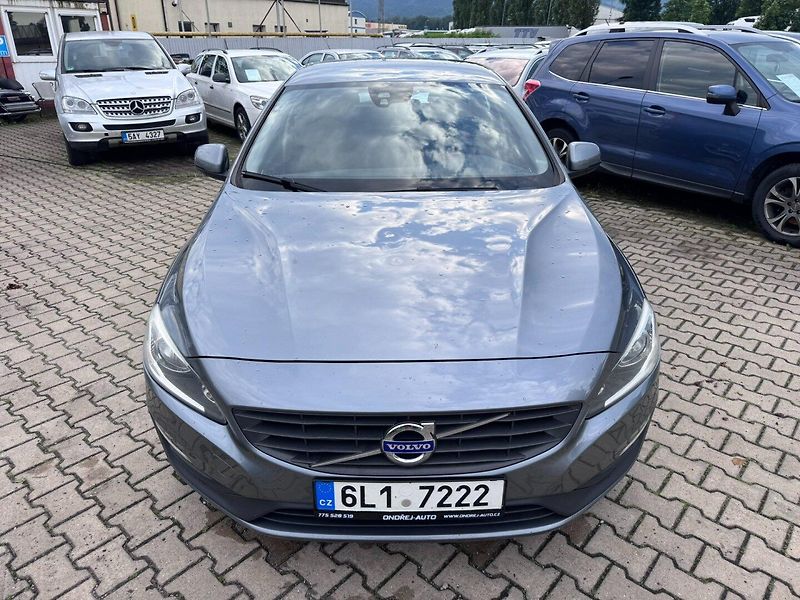 Volvo V60 (2016) D2 2,0D 88 KW TAŽNÉ - fotka 8 z 48