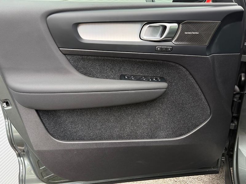 Volvo XC40 ACC, BLIS, FULL LED - fotka 8 z 24