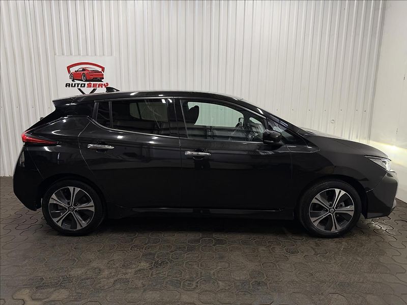 Nissan Leaf N-CONNECTA 160kW 62kWh - fotka 10 z 38