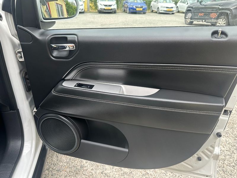 Jeep Compass (2014) 2.2CRDi NAVI/VÝHŘEV/1 MAJ - fotka 21 z 32
