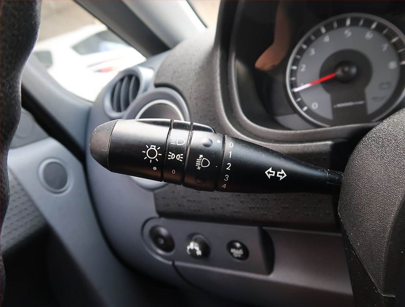 Mitsubishi Colt (2012) 1.3, nová STK, zamluveno - fotka 15 z 17