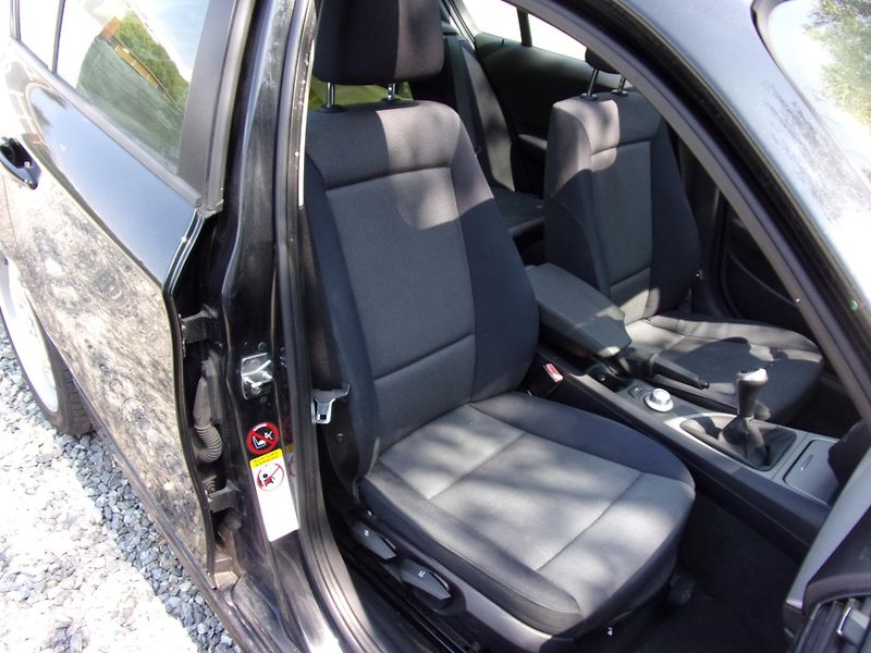 BMW Řada 1 (2005) 116i 85kW 2xALU KOLA DIGIKLIMA - fotka 19 z 19