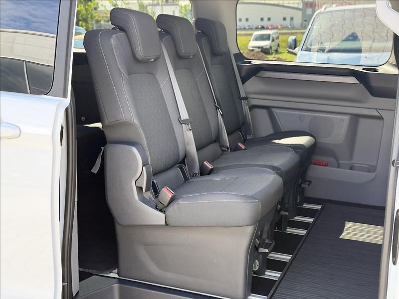 Ford Tourneo Custom 2,0 EcoBlue 125kW Titanium AWD - fotka 13 z 27