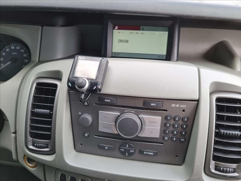 Opel Vivaro 2,5 DCi 8 Míst Webasto 2xKlima - fotka 21 z 31