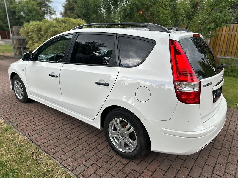 Hyundai i30 (2011) CW 1.6Crdi 66kw FIFA - fotka 3 z 24