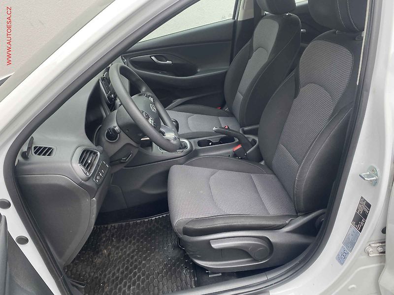 Hyundai i30 (2021) 1.6 CRDi, 1.maj,ČR, Smart, AC - fotka 9 z 16