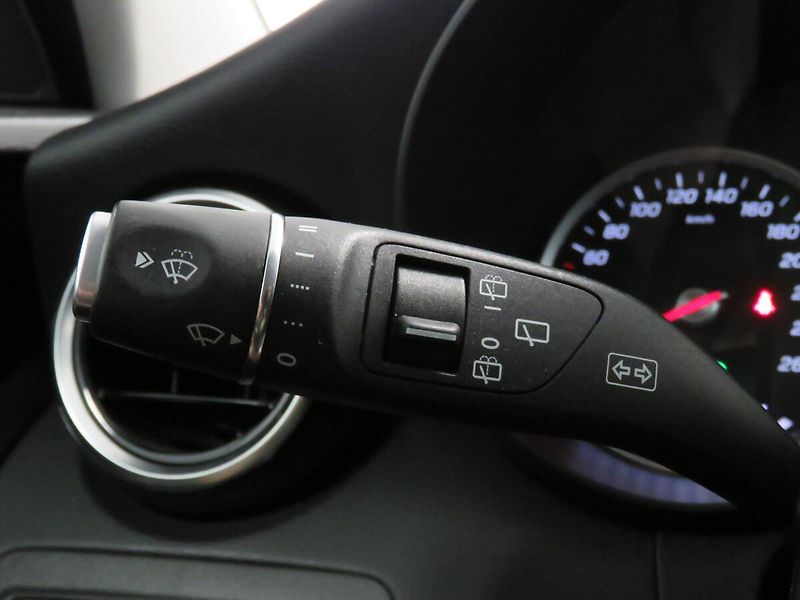 Mercedes-Benz Třídy C - fotka 14 z 25