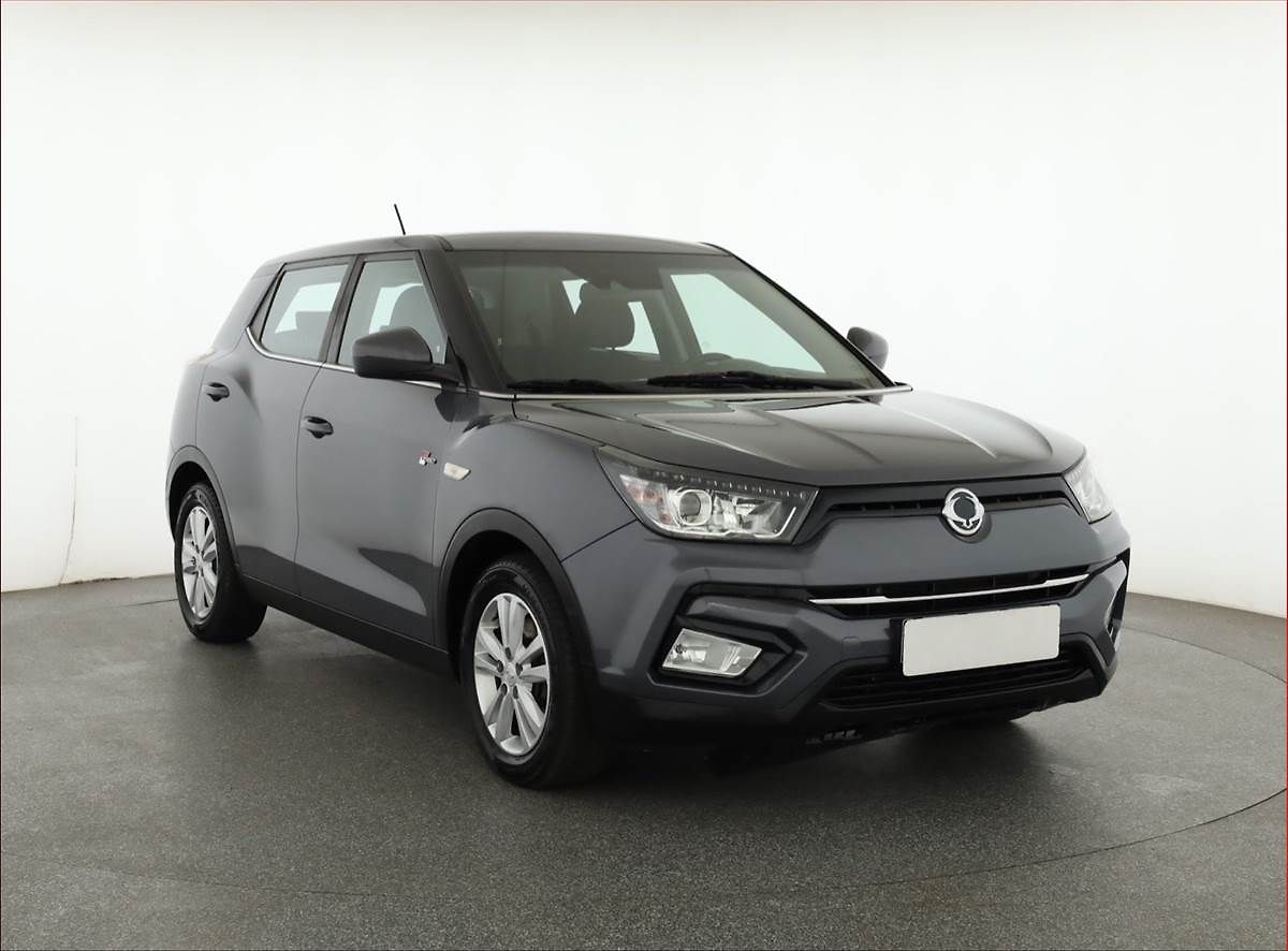 SsangYong Tivoli 1.6 e-XDi, 4X4, Serv.kniha