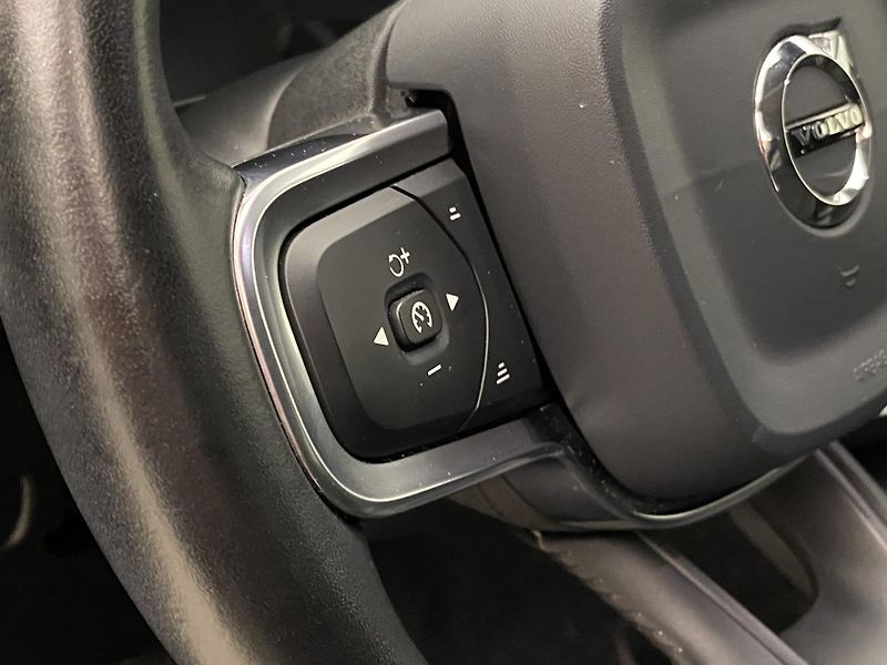 Volvo XC40 D3 AWD MOMENTUM AUT  - fotka 19 z 38