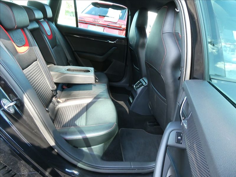 Škoda Octavia 2,0 TDi 135kW RS serviska,2.ma - fotka 26 z 51