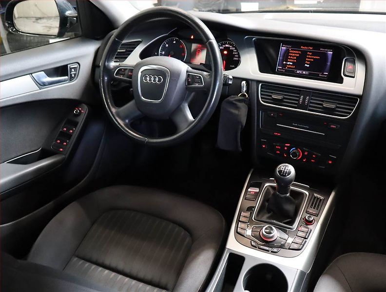 Audi A4 (2009) Ambiente 2.0 TDI, Serv.kniha - fotka 7 z 19