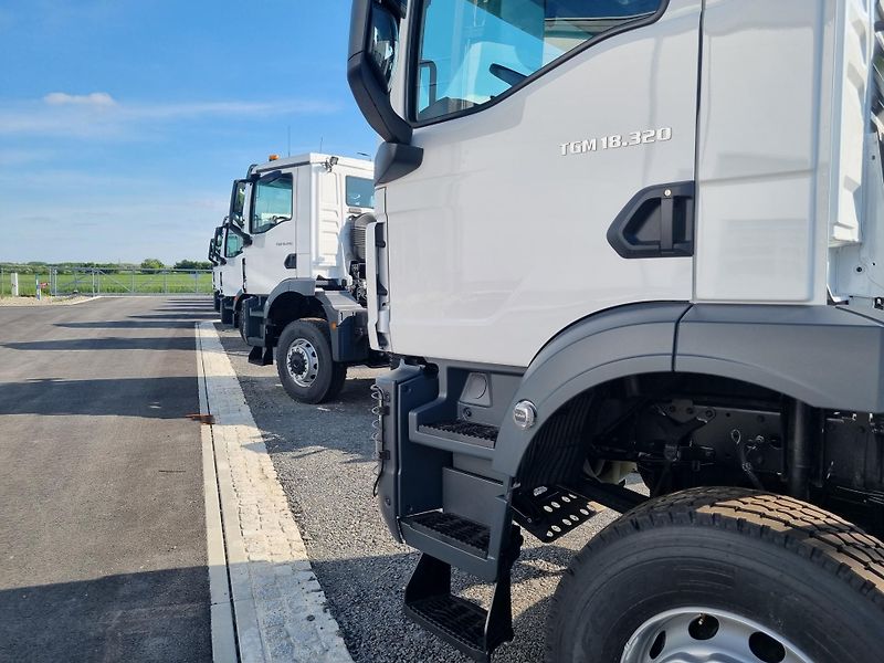 MAN TGM 18.320 4×4 RUKA A KONTEJNER  - fotka 3 z 10