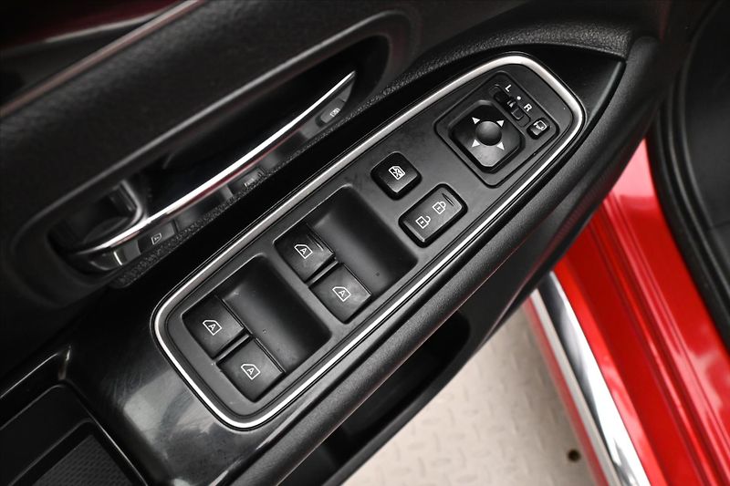 Mitsubishi Outlander 2,4 PHEV Intense+ 4WD Záruka a - fotka 25 z 32
